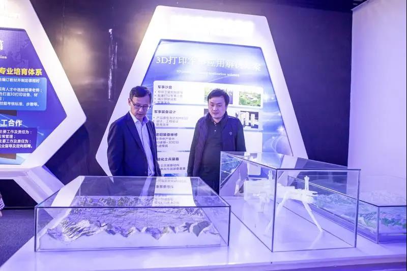 航母艦載機J-15項目總負責人苗玉華蒞臨江西金石三維智能制造科技有限公司指導工作 航母艦載機J-15項目總負責人苗玉華蒞臨江西金石三維智能制造科技有限公司指導工作