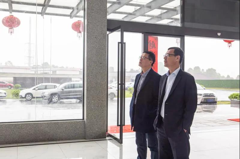 航母艦載機J-15項目總負責人苗玉華蒞臨江西金石三維智能制造科技有限公司指導工作 航母艦載機J-15項目總負責人苗玉華蒞臨江西金石三維智能制造科技有限公司指導工作